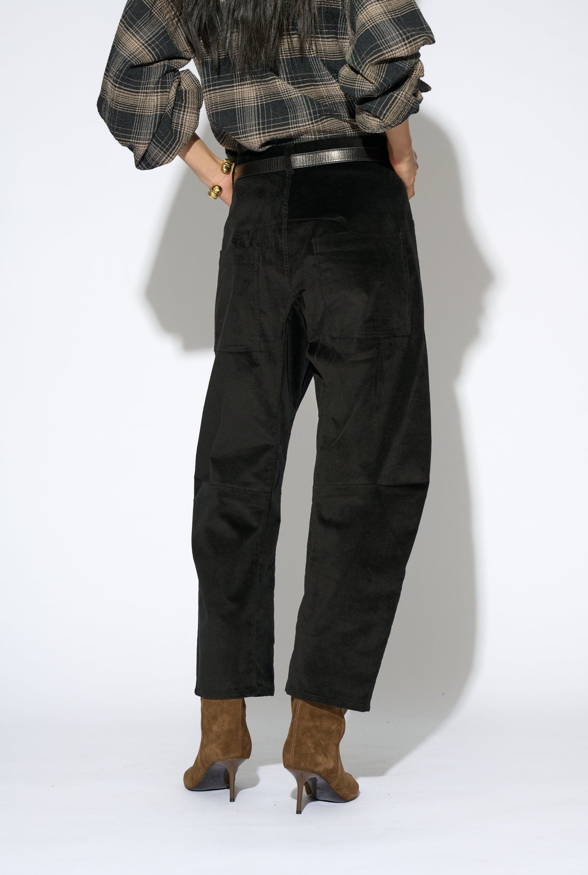 Pantalón Bruna terciopelo negro - detalle