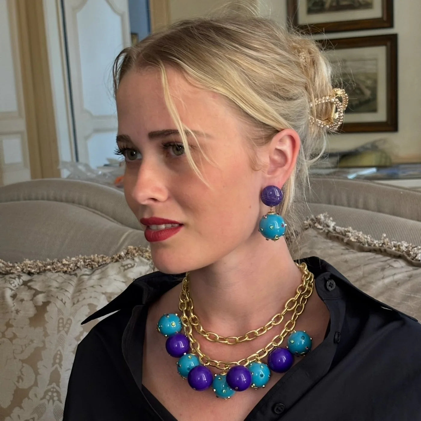 Pendientes Valentina resina morada y turquesa con tachuelas