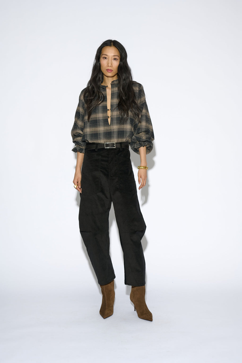 Pantalón Bruna terciopelo negro - detalle tejido