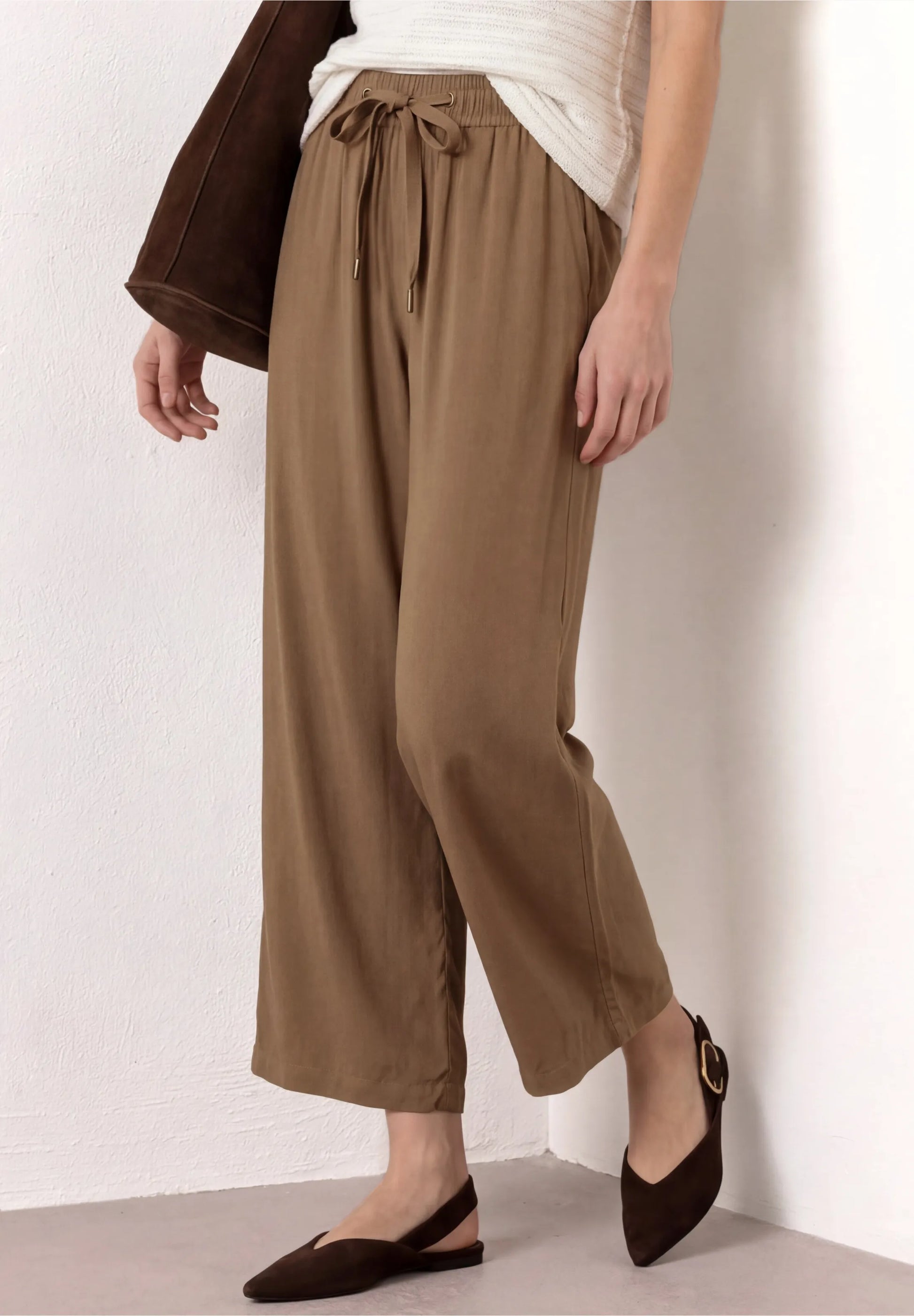 Pantalón Ancho Emee Marrón Café Frío