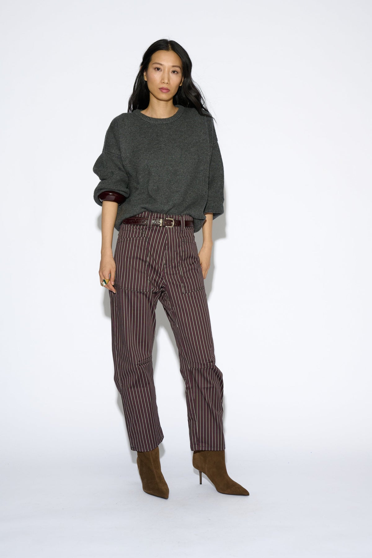 Pantalón Bruna raya marrón - detalle cierre