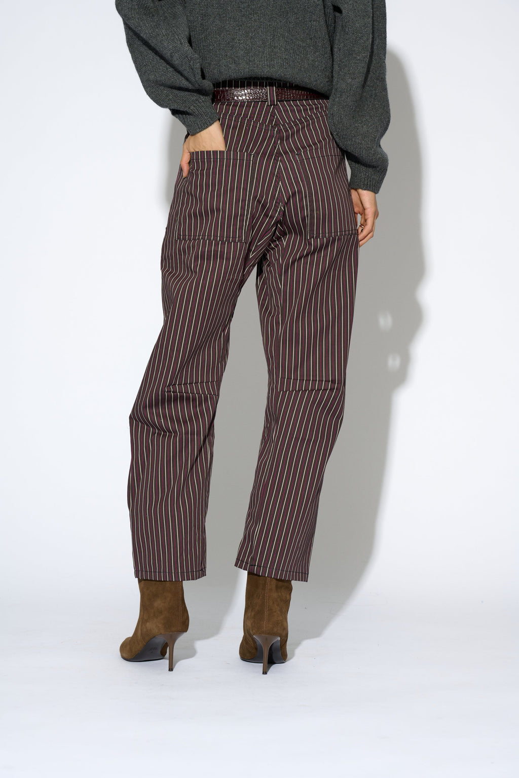 Pantalón Bruna raya marrón - detalle bolsillos