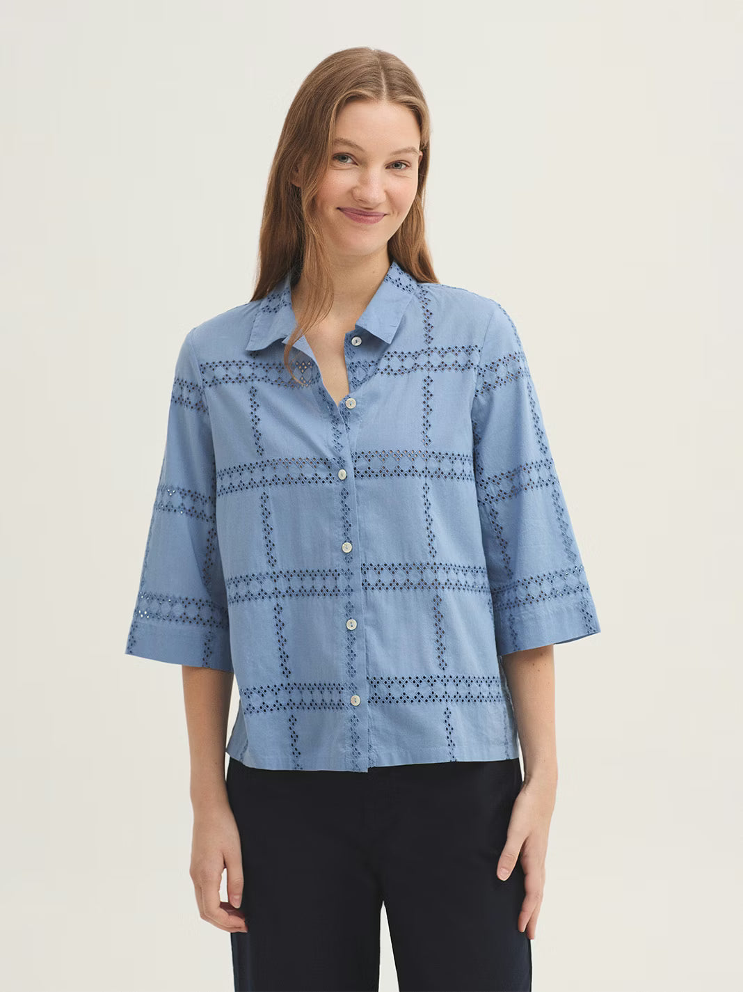 Blusa Bordada Suíça Azul Brilhante