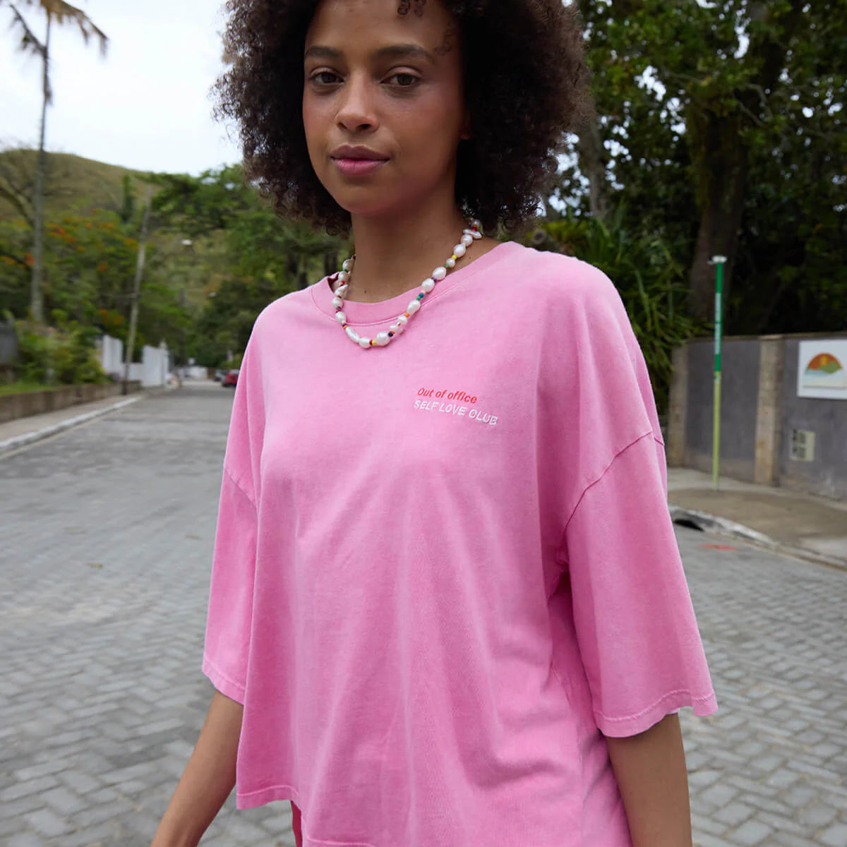 Camiseta Ihnica Ss3 Estampado Cherries Rosa y Rojo