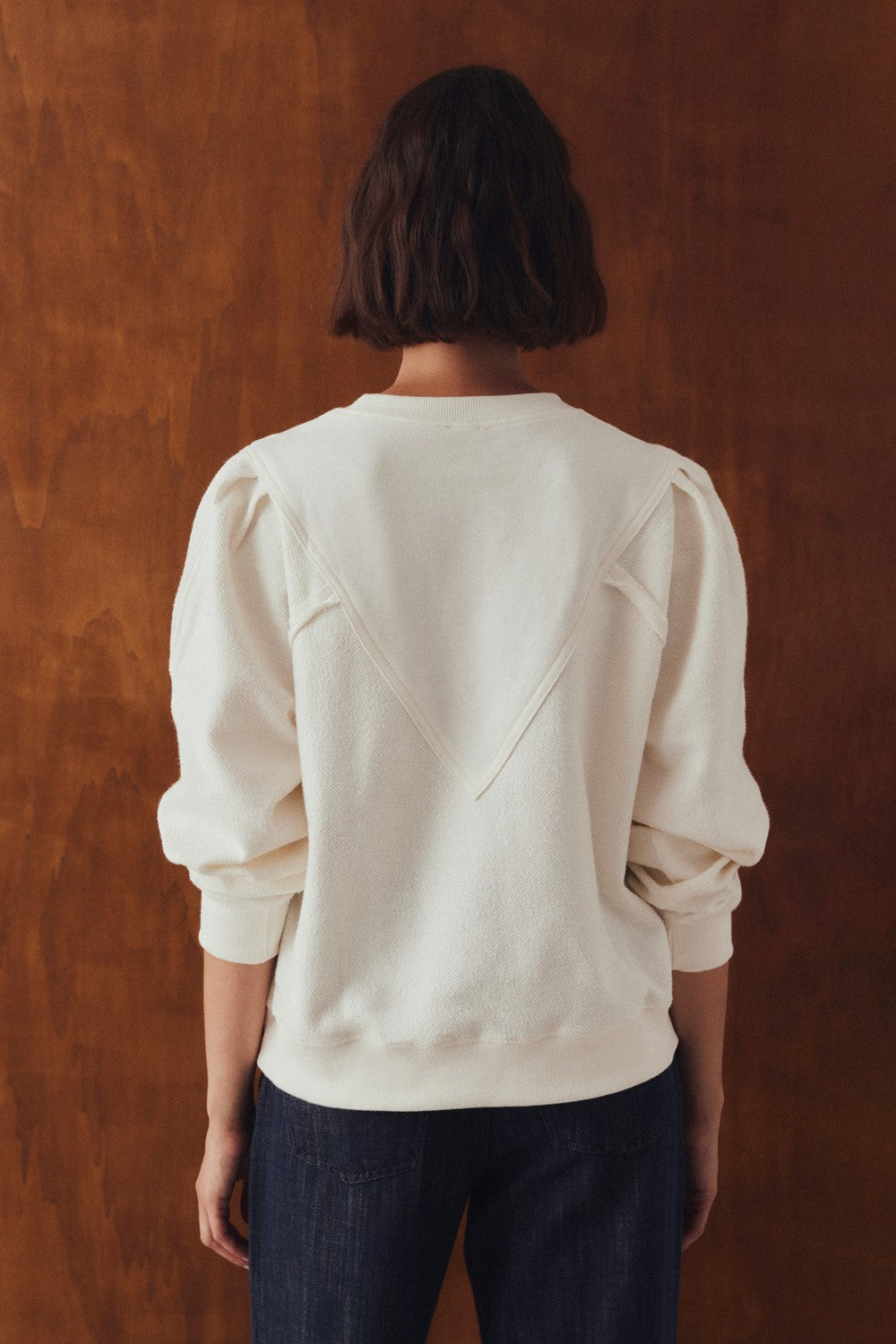 Sudadera Stardust con pieza de pico, detalle, color crudo, MI&CO