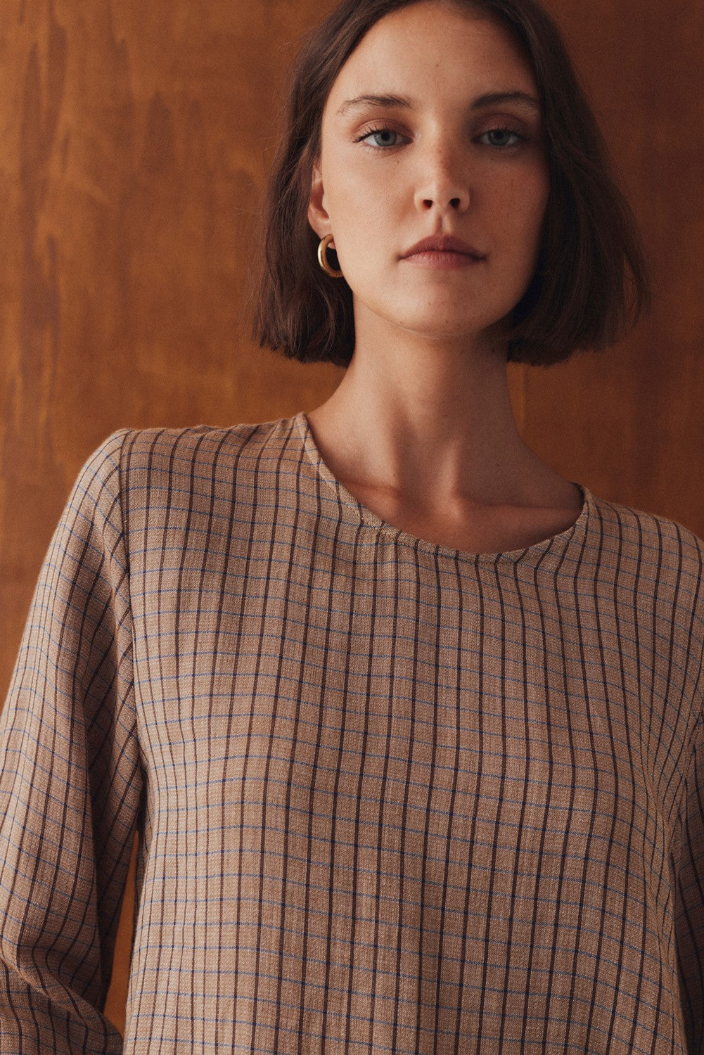 Blusa Tessaro de cuadros con pañuelo MI&CO - detalle pañuelo