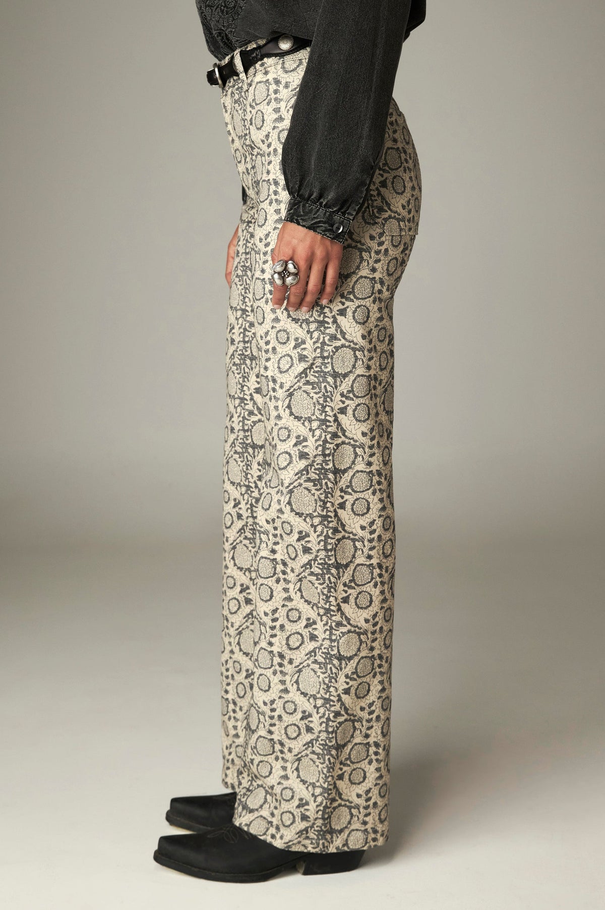 Pantalón Arlo Goa Spirit Dreamy Paisley - vista 4 - MAISON HOTEL