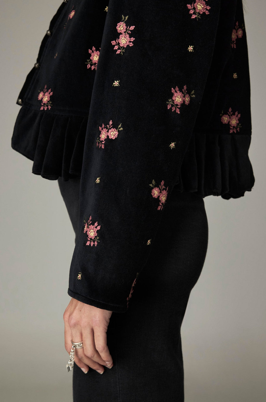 Chaqueta Antoinette Versailles Night Roses MAISON HOTEL - lateral