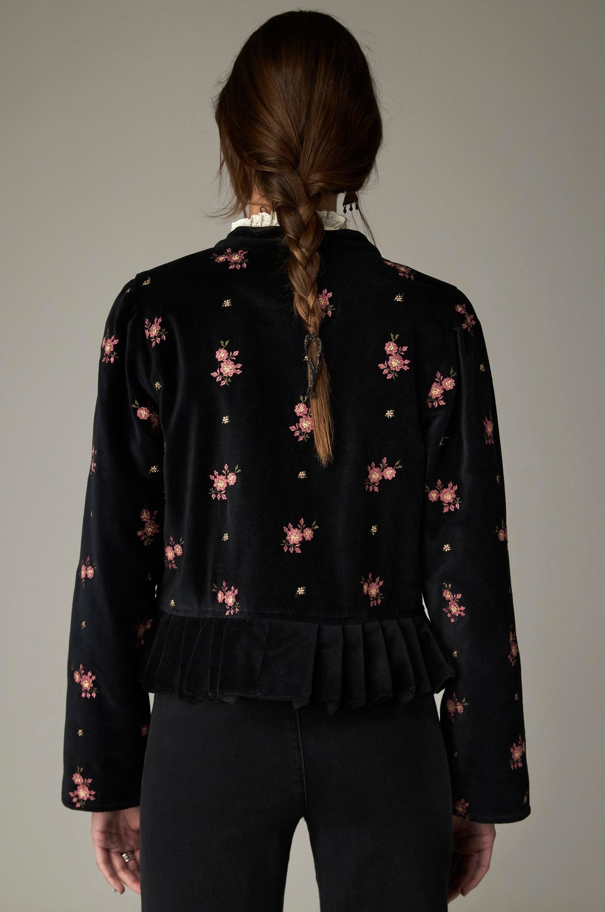 Chaqueta Antoinette Versailles Night Roses MAISON HOTEL - look completo