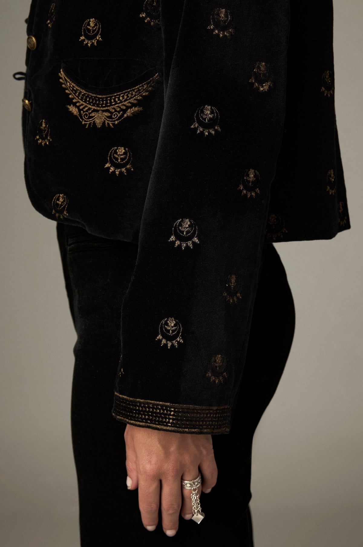 Chaqueta Luna Nostradamus Golden Stars MAISON HOTEL - look completo
