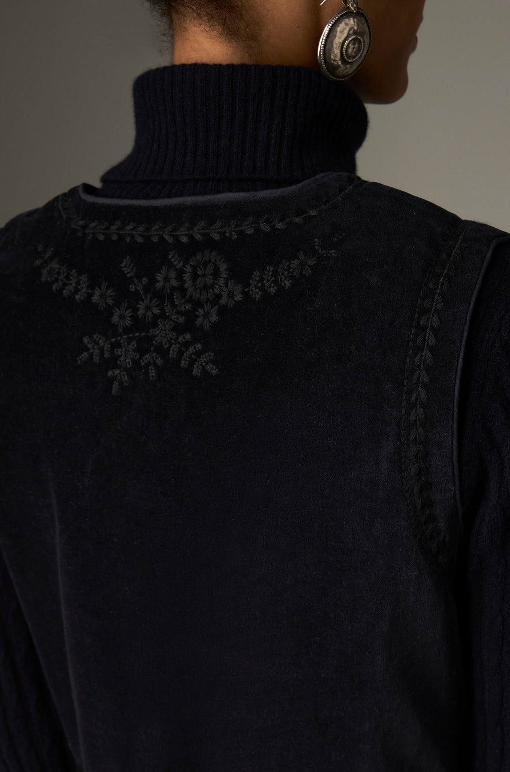 Chaleco Bob Blue Velvet terciopelo Vinton Blue MAISON HOTEL - look completo