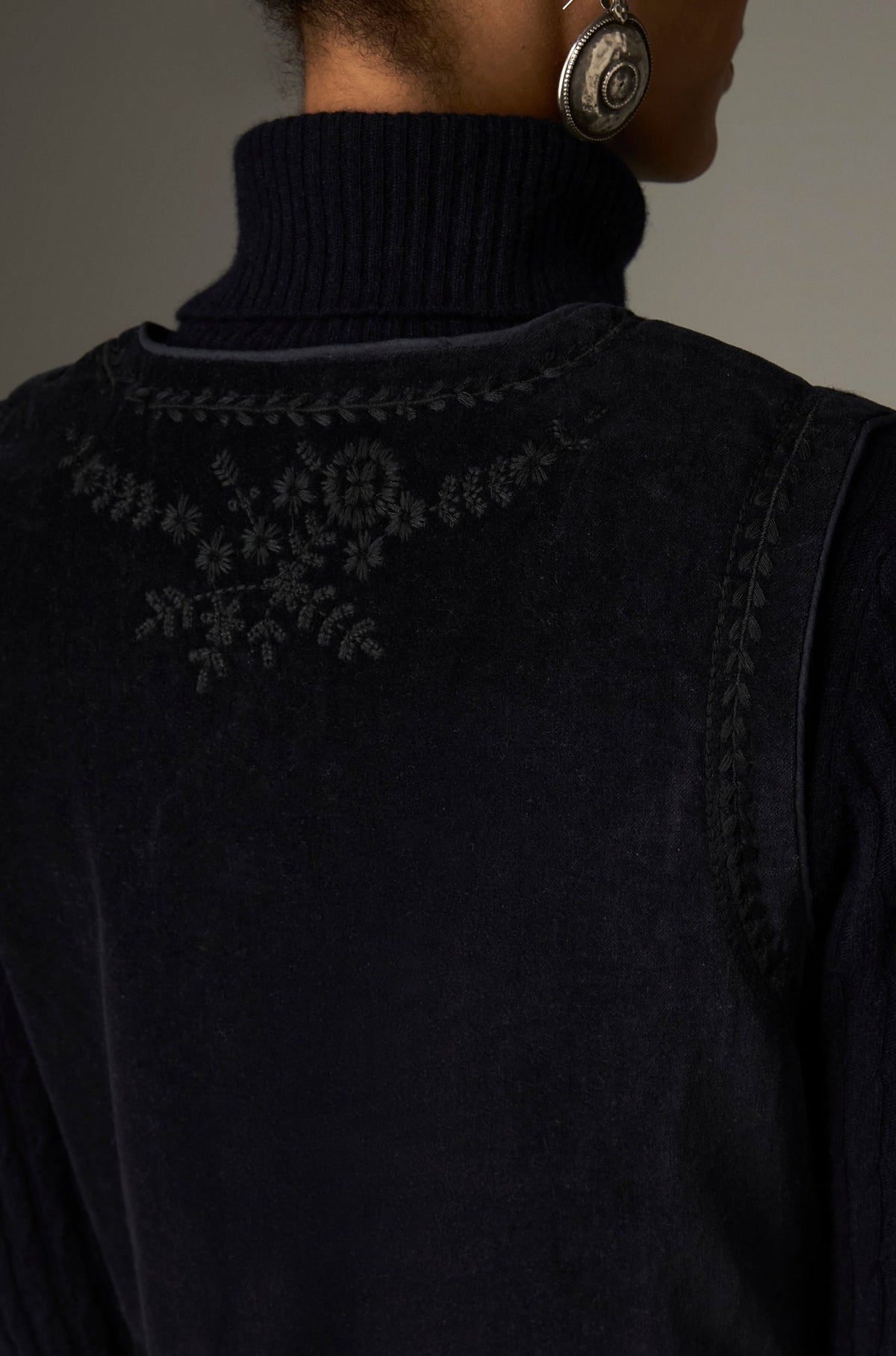 Chaleco Bob Blue Velvet terciopelo Vinton Blue MAISON HOTEL - look completo
