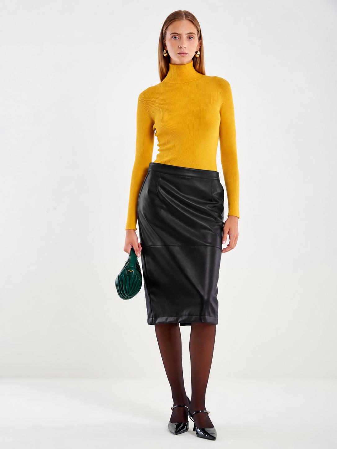 Falda midi efecto piel