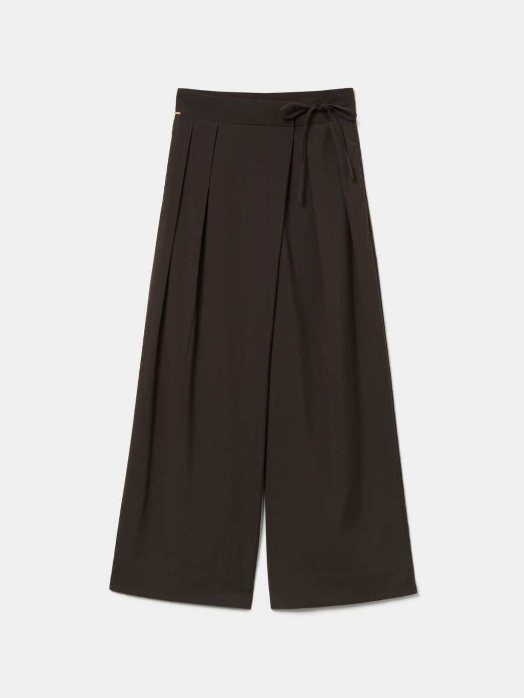 Pantalones anchos con pliegues