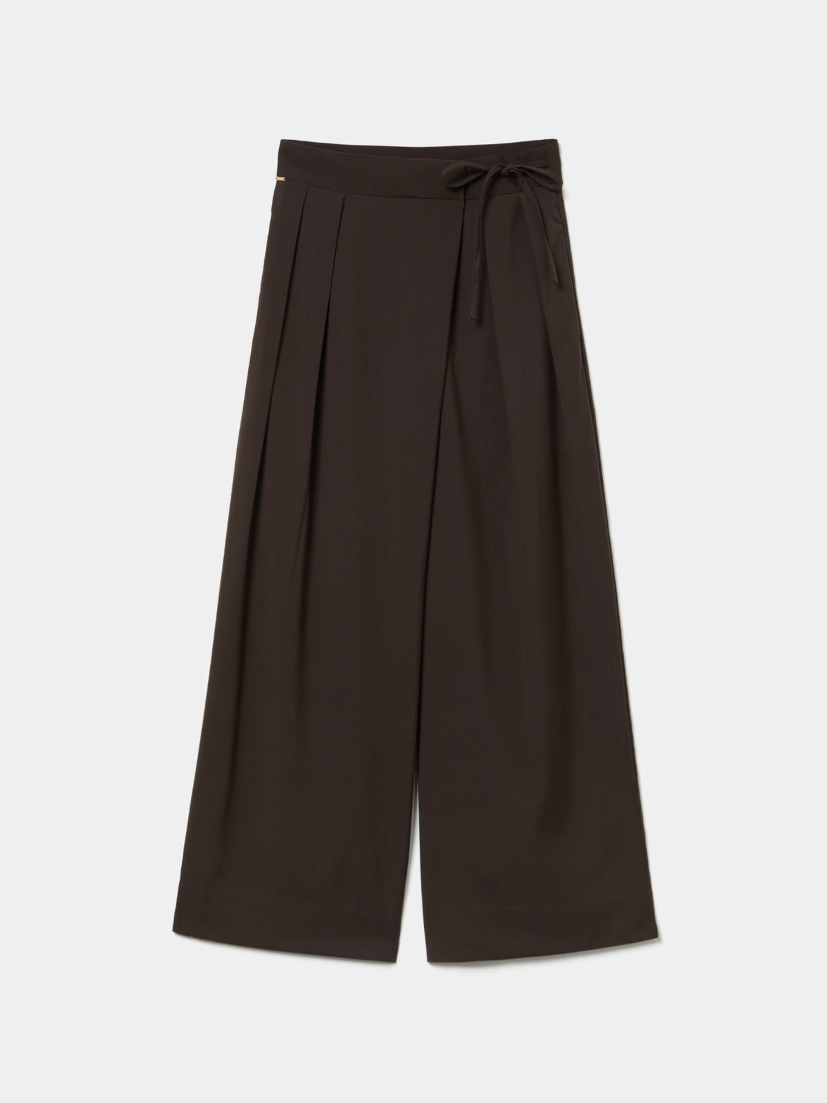 Pantalones anchos con pliegues