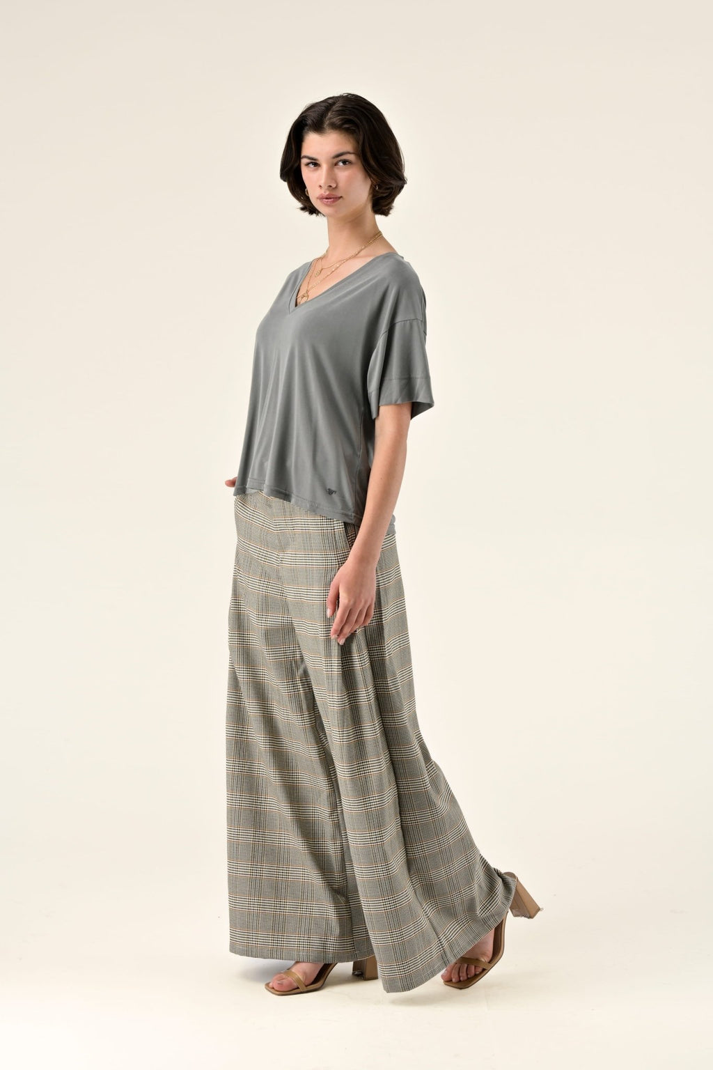 Camiseta Anya Kaki - OLIVIA BRUTUS