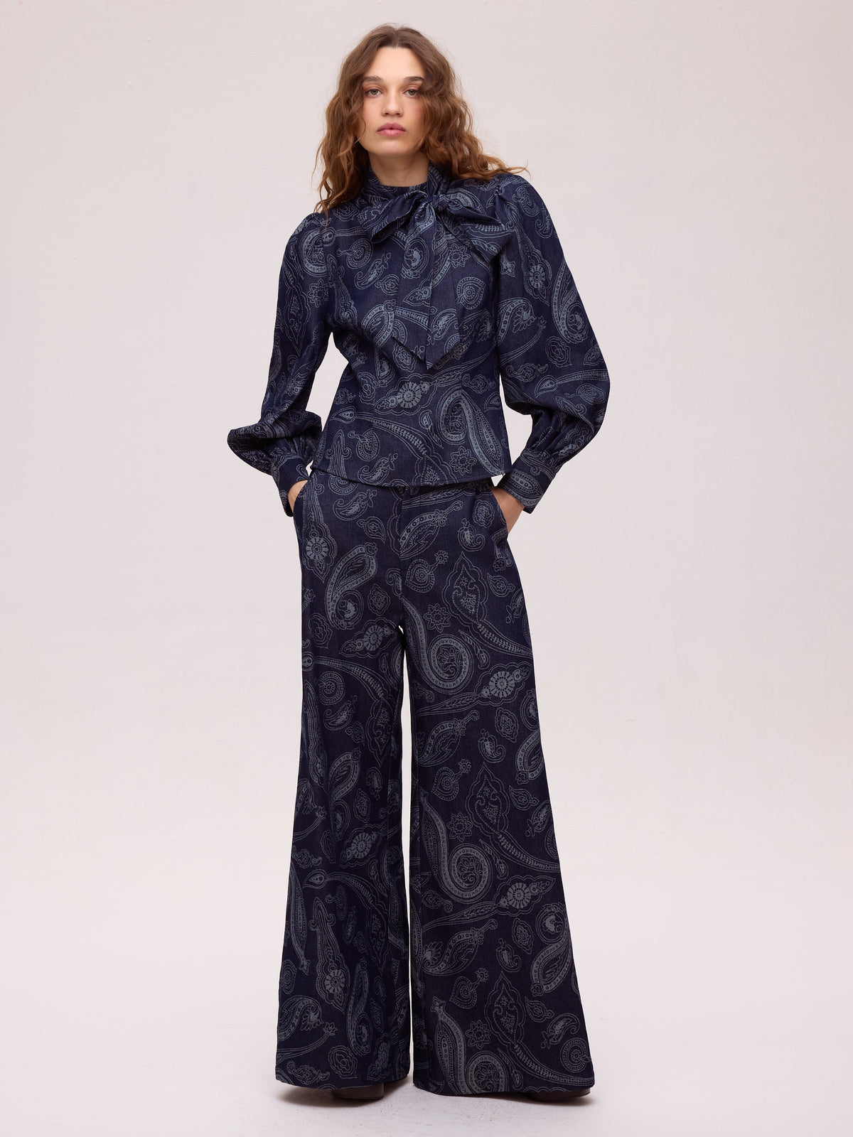 Pantalón Earth Denim vaquero paisley wide leg - vista frontal