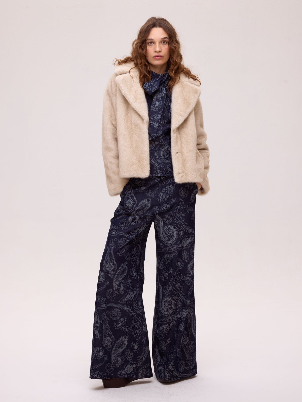 Pantalón Earth Denim vaquero paisley wide leg - detalle tejido