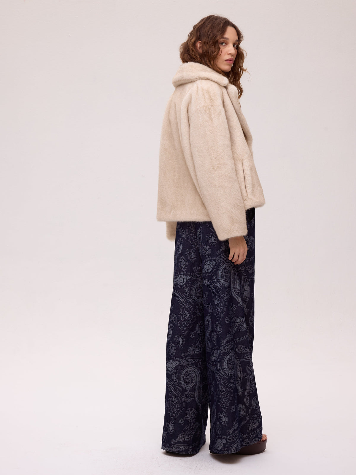 Pantalón Earth Denim vaquero paisley wide leg - detalle cierre