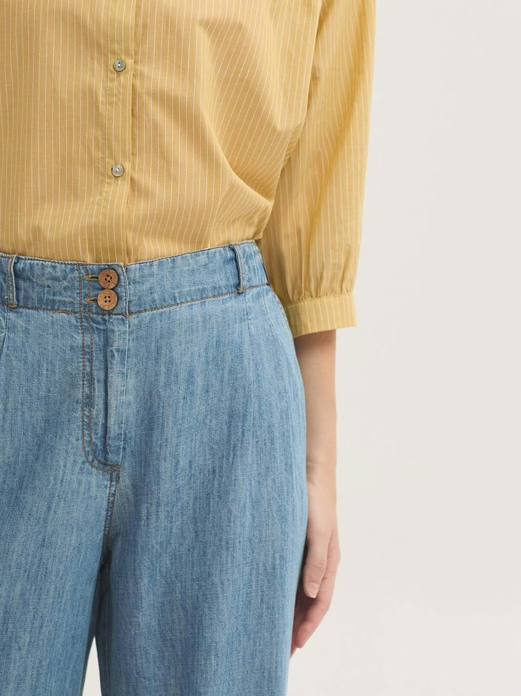 Calças Tencel Denim com Pregas Denim Claro