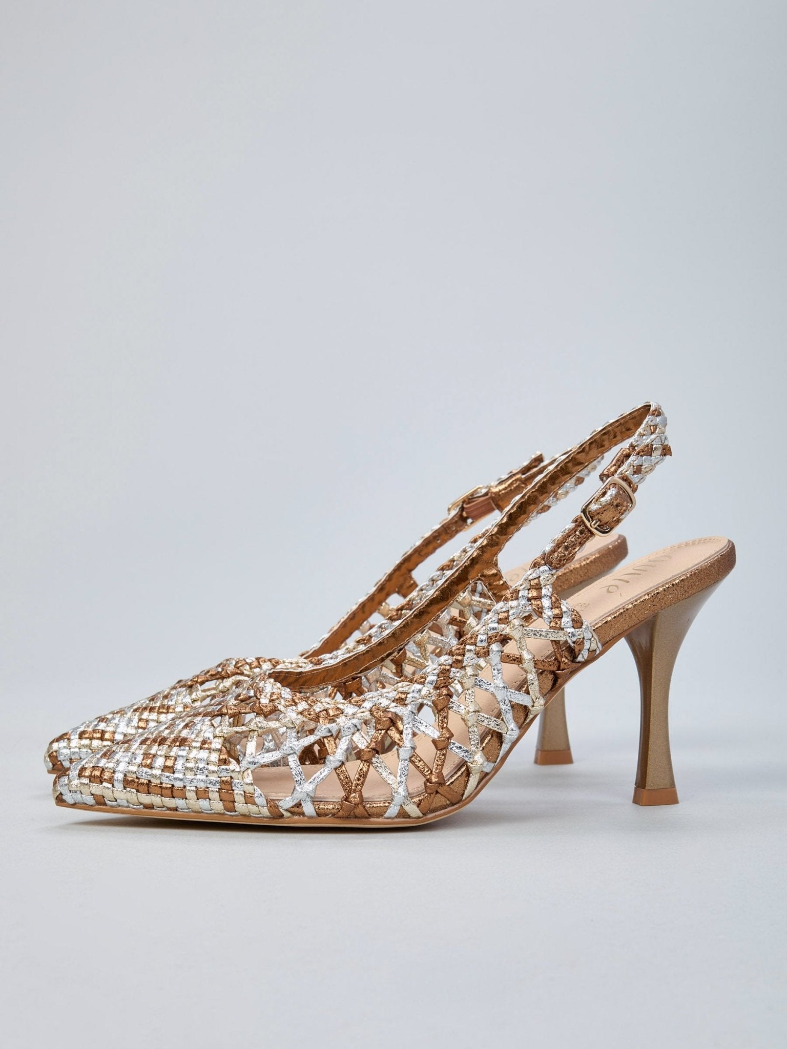 Sandalias de tacón doradas y plateadas de tiras trenzadas - OLIVIA BRUTUS