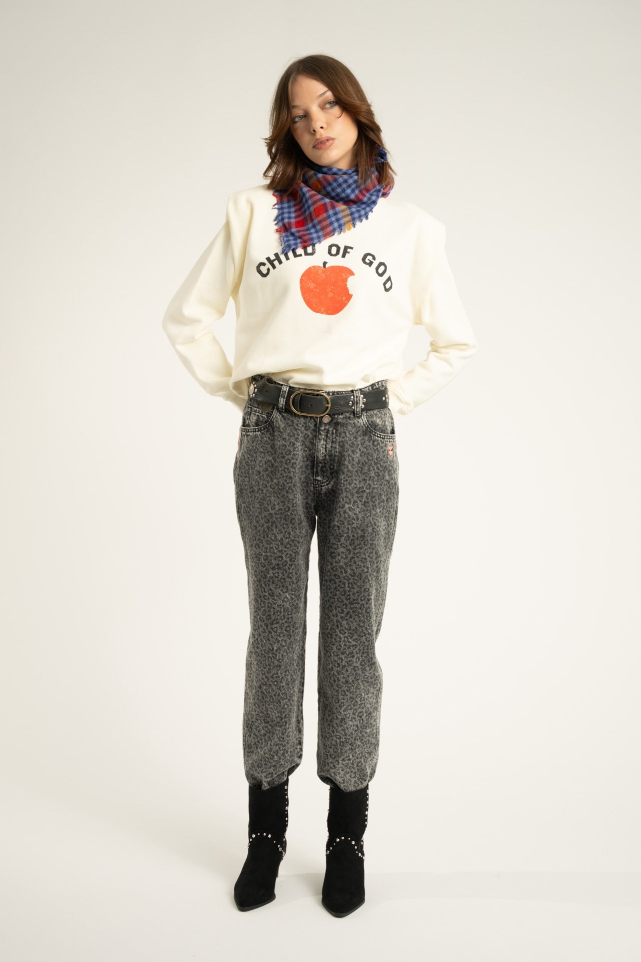 Sudadera con hombreras Child Of God - OLIVIA BRUTUS